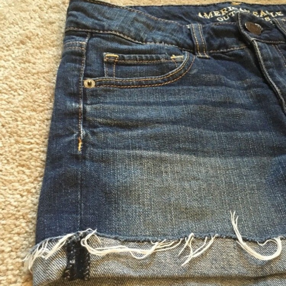 American Eagle Outfitters Distressed Dark Denim Jean Shorts Stretch 4 Raw Hem - Picture 7 of 8
